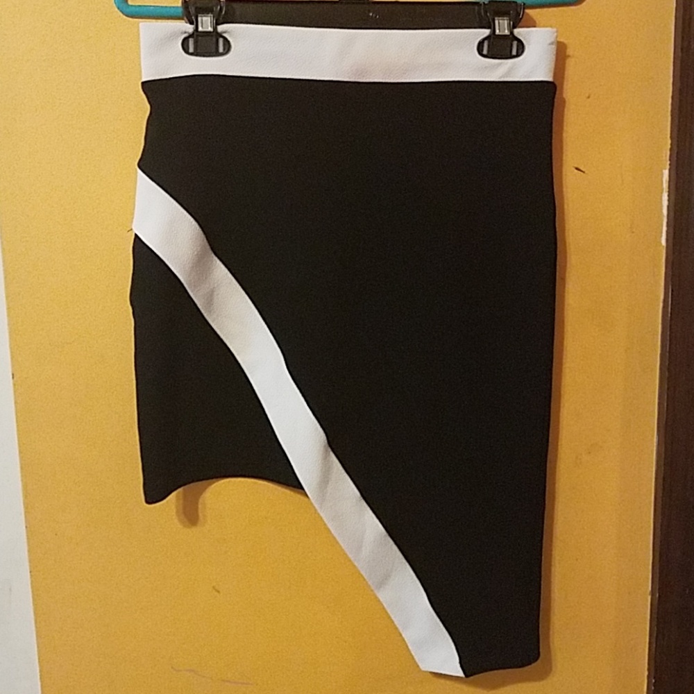 Asymmetrical skirt